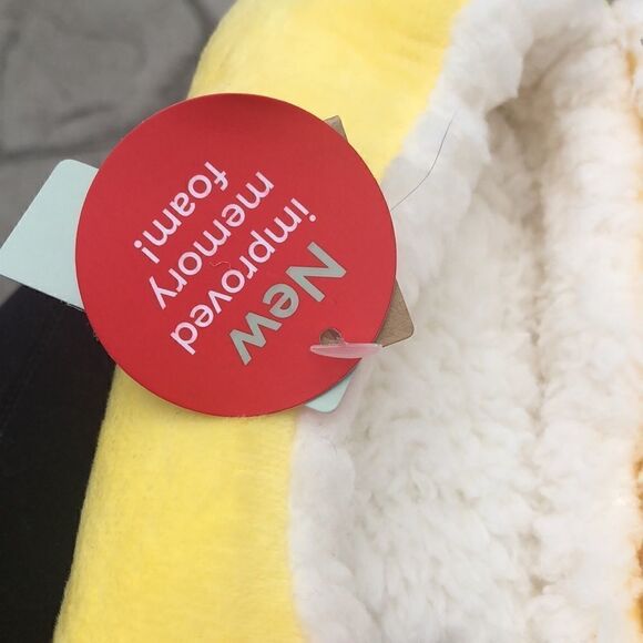 Fuzzy duck slippers with memory foam size 7 to 8￼ so cute and fuzzy inside - Picture 2 of 5